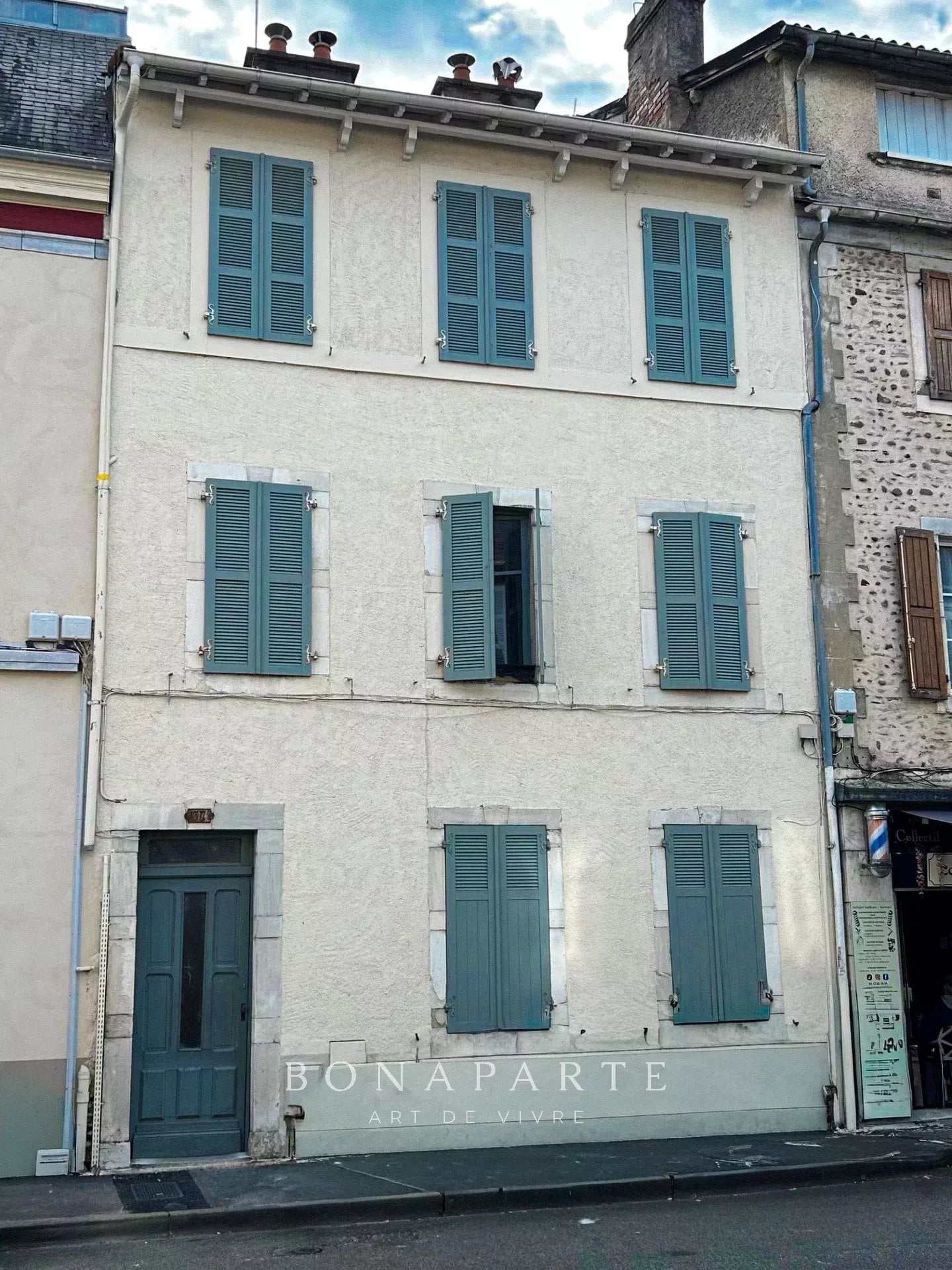 INCOME PROPERTY - 7 APARTMENTS - 311M²