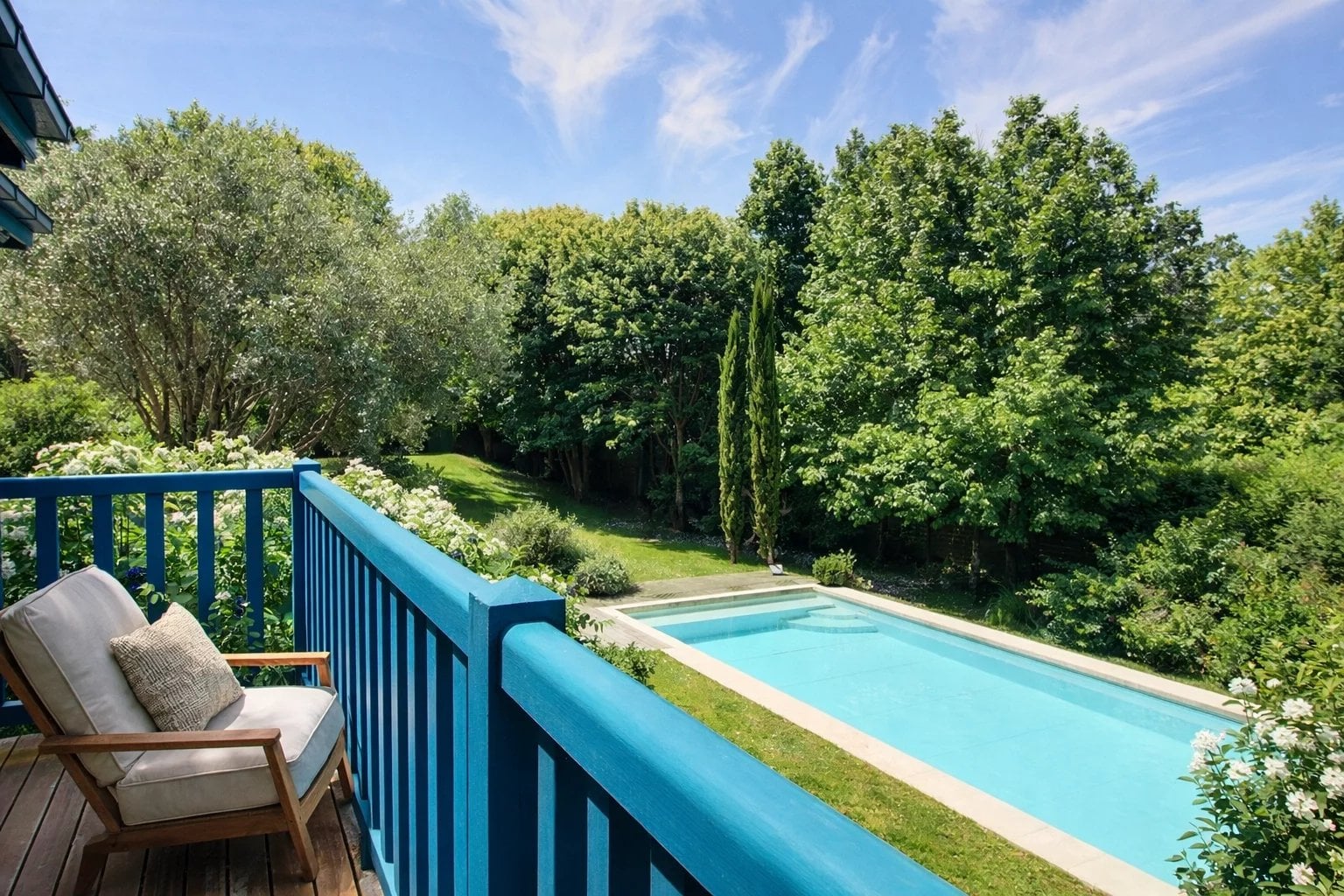 ARCANGUES - PROPERTY WITH SWIMMING POOL - FACING THE GOLF COURSE