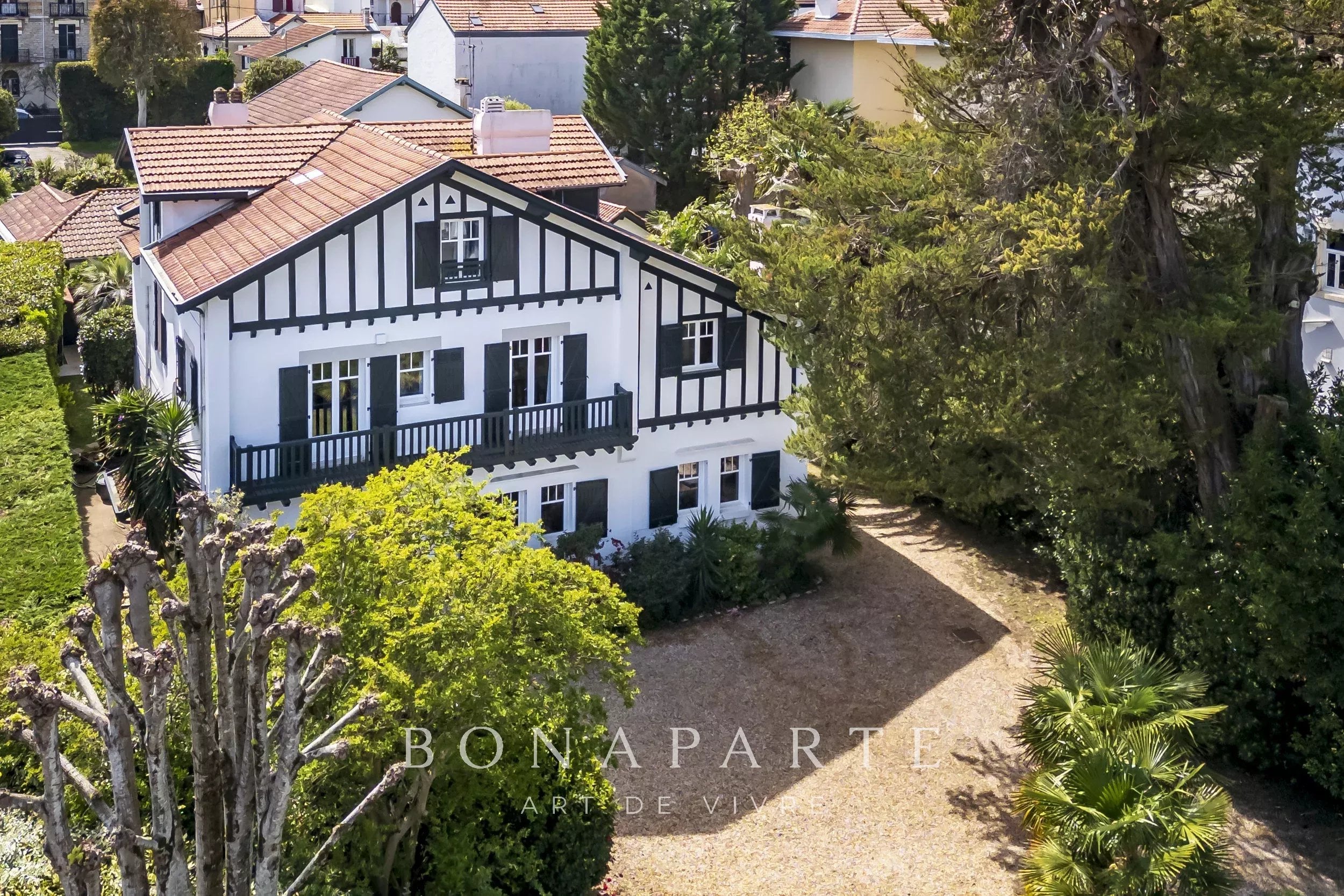 BIARRITZ / SAINT-CHARLES – ELEGANT 1920S PROPERTY WITH POOL