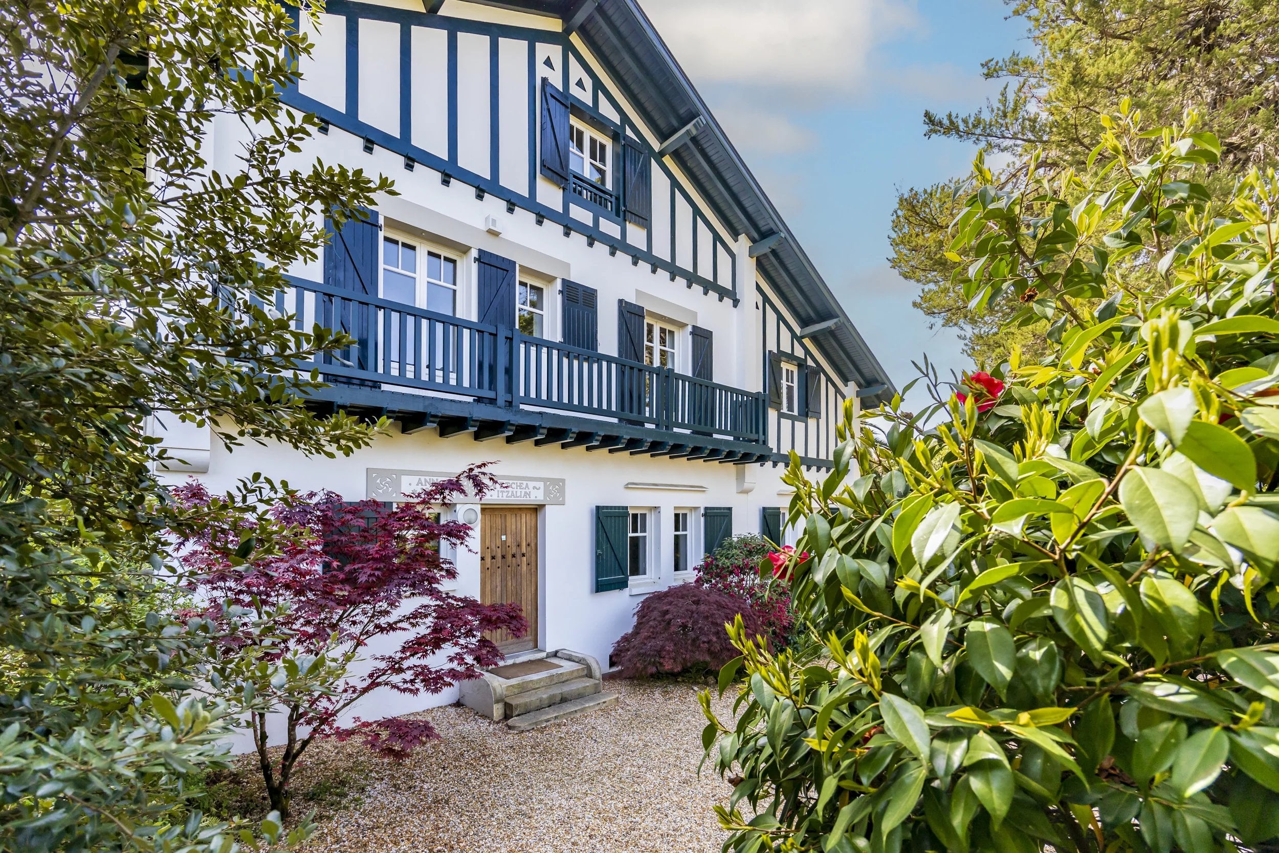 BIARRITZ / SAINT-CHARLES – ELEGANT 1920S PROPERTY WITH POOL